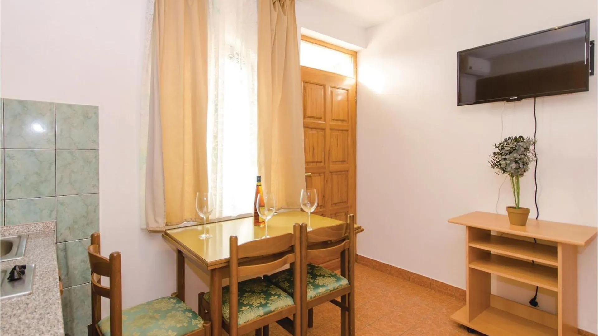 Lovely Apartment In Okrug Gornji With Wifi Trogir Croatia