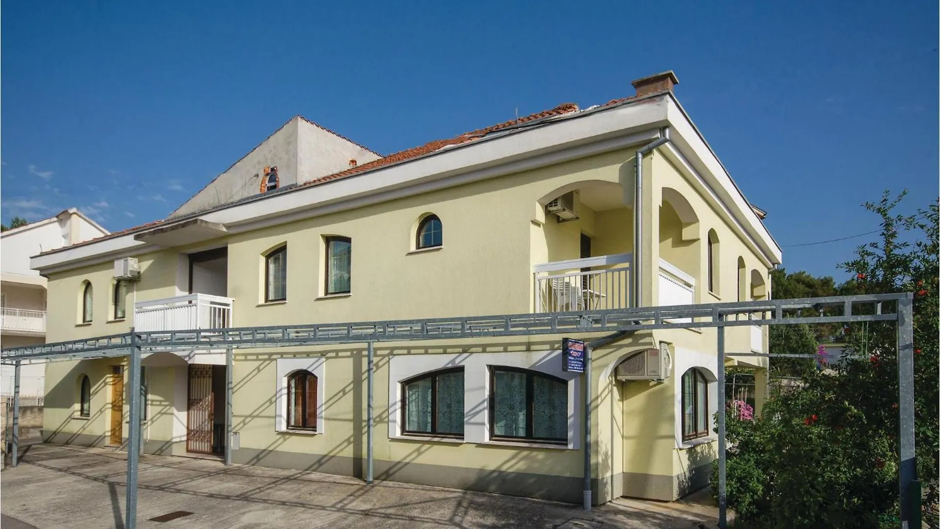 Lovely Apartment In Okrug Gornji With Wifi Trogir
