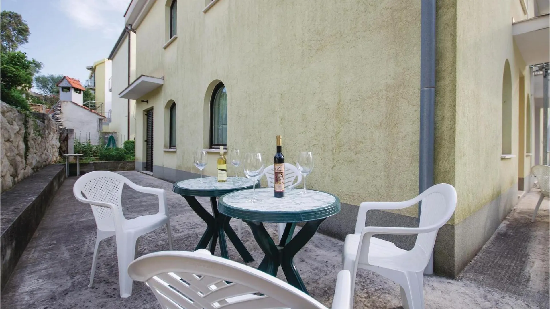 Lovely Apartment In Okrug Gornji With Wifi Trogir