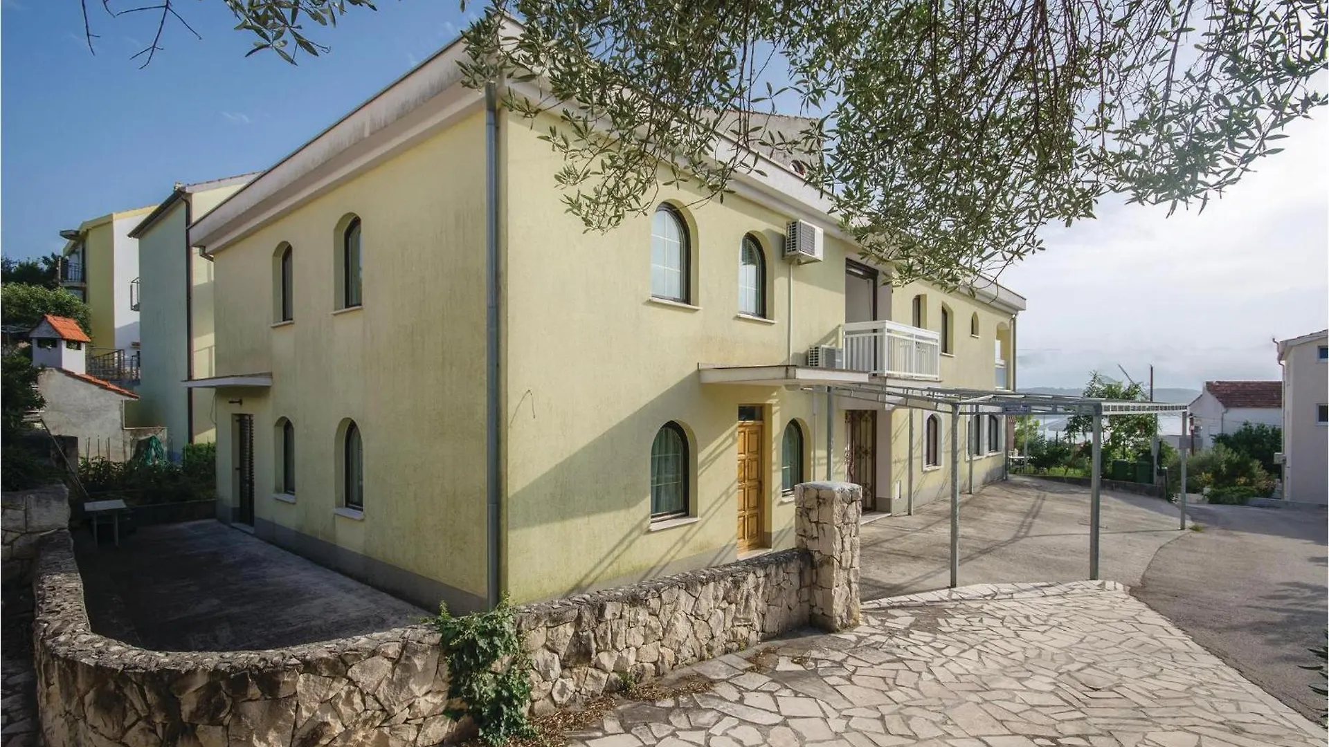 Lovely Apartment In Okrug Gornji With Wifi Trogir