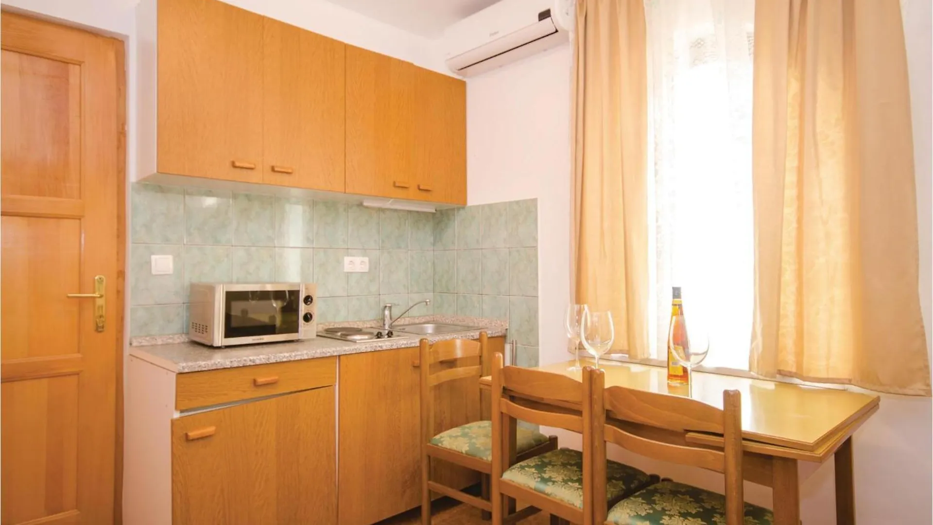Lovely Apartment In Okrug Gornji With Wifi Trogir